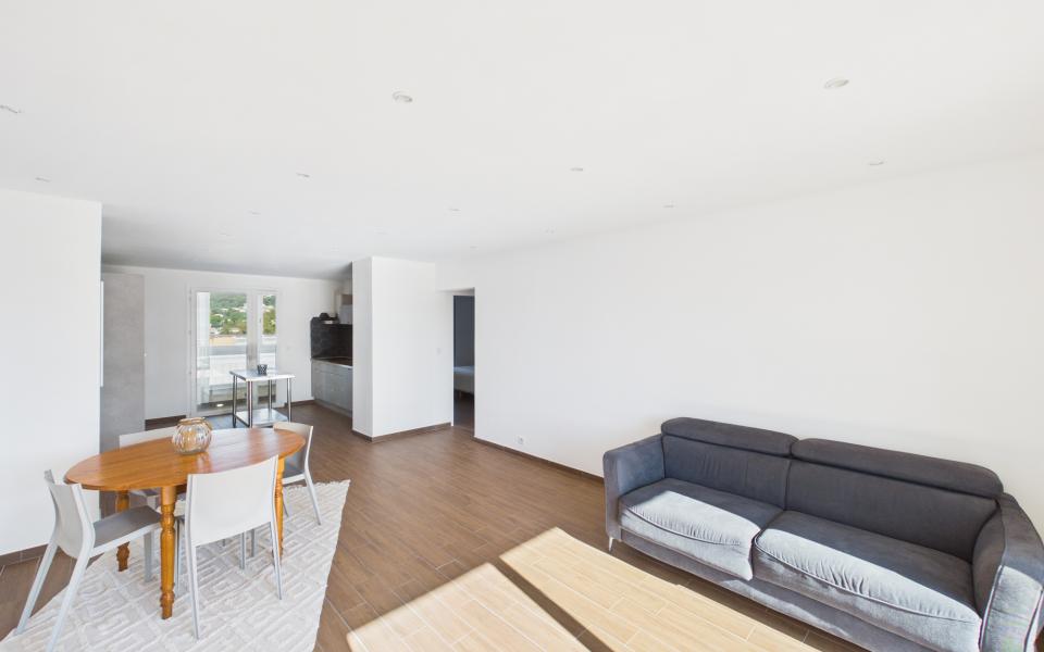 A vendre F3 rénové avec Terrasse au Finosello - AJACCIO