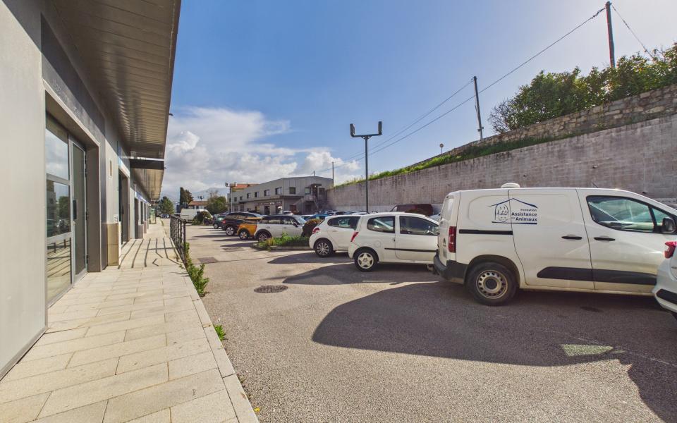 A vendre Local professionnel - Baléone