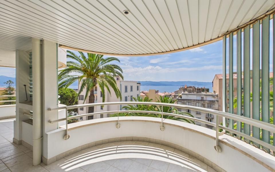 A VENDRE F4 DE STANDING- RES L'ARAUCARIA - AJACCIO