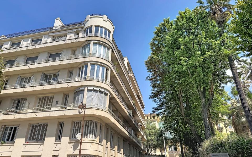 Rare F3 meublé à louer Cours Grandval à Ajaccio