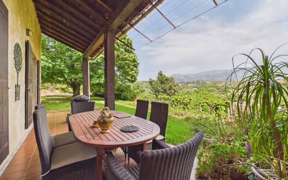 A VENDRE VILLA FAMILIALE DE 176 M² AVEC PISCINE PLAINE DE PERI