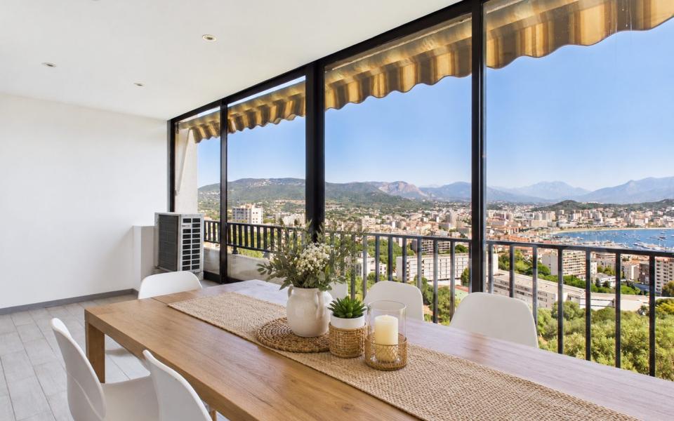 A VENDRE F3 PANORAMIC AVEC VUE MER ET TERRASSE
