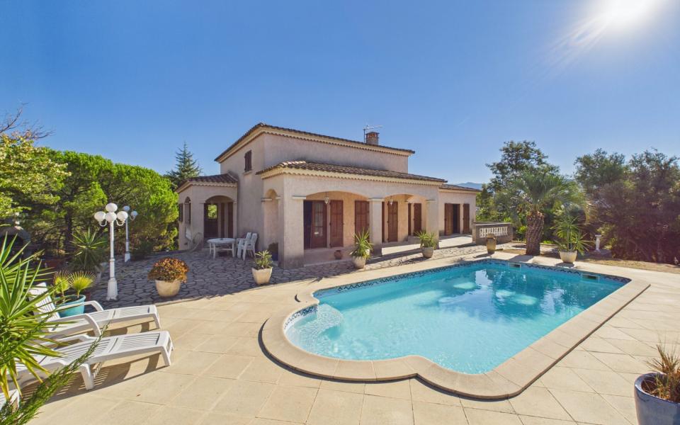 A VENDRE VILLA F4/5 AVEC PISCINE A AFA