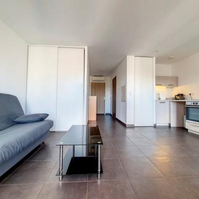 F1 meublé  à louer la Palmeraie pièce à vivre