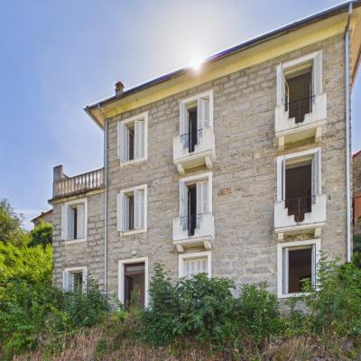 A VENDRE MAISON AUTHENTIQUE SAINTE MARIE SICHE