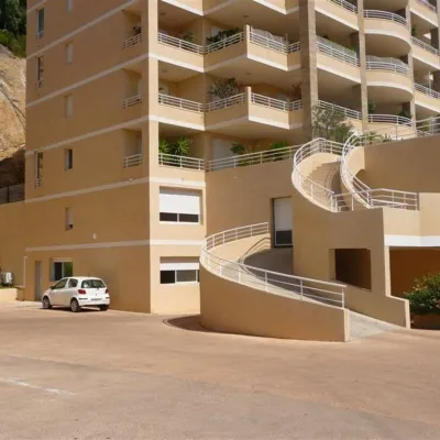Box fermé à louer secteur Parc Berthault à Ajaccio