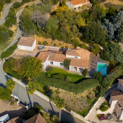 ALATA, villa récente de type F5 - terrain de 1500m² avec piscine.