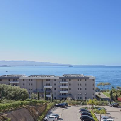 En CORSE, à AJACCIO sur la route des Sanguinaires, à vendre F3 de 67 m2 avec terrasse et vue  mer 