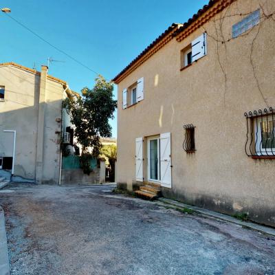 En Corse, à 10 minutes d'Ajaccio, dans le centre du village d'AFA, maison en duplex de type F4