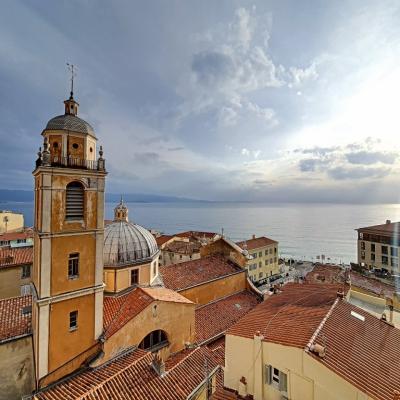 f2 à louer vieille ville vue Cathedrale