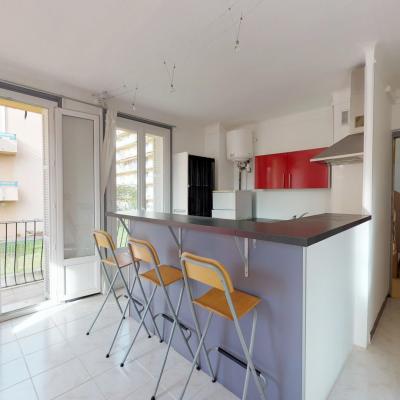 En Corse, à Ajaccio, un appartement de type F2 d'une superficie de 38 m² avec balcon, quartier Saint Jean