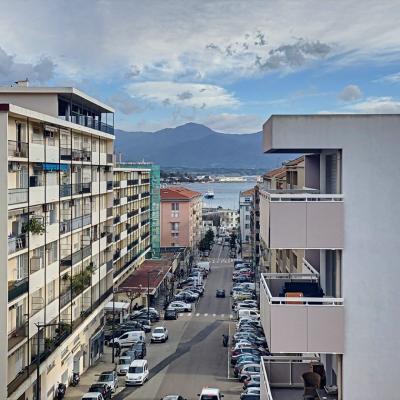 En Corse à Ajaccio, un appartement de type F3 traversant de 82 m², vue mer ! 