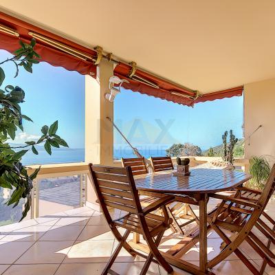 En Corse, à Ajaccio, dans le secteur prisé du SALARIO, vente d'un grand appartement de 155 m² avec très belle vue mer.