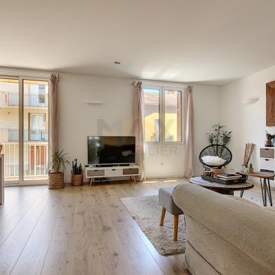 En Corse, à AJACCIO, vente d'un appartement F2 de 64 m² entièrement rénové, quartier Sainte Lucie 