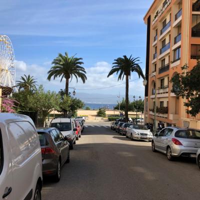 En Corse, Ajaccio, dans le quartier du Casone à quelque minutes du centre-ville, vente d'un F4.