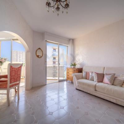 En Corse, à Ajaccio, dans le secteur Balestrino / Salario, vente d'un appartement de 33 m² avec vue mer.
