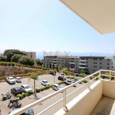 En Corse, à Ajaccio, sur la route des Sanguinaires, vente d'un appartement de type F2 d'une superficie de 36 m² avec 7 m² de terrasse