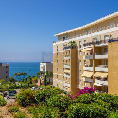 En Corse, A Ajaccio, route des Sanguinaires, un F3 dans une copropriété récente, avec une terrasse de 20m²