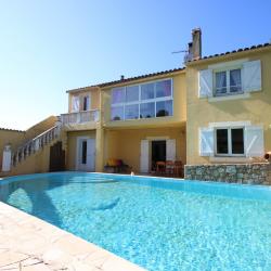 Piscine Terrasse verdure, Maison F4 a vendre, proche Mezzavia, En Corse, à Ajaccio.