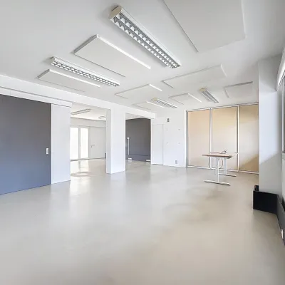 Local 86 m²  à usage de bureaux   ou professionnel à la location à Ajaccio