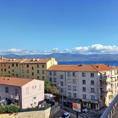 Appartement traversant de type F2 à vendre refait à neuf - Ajaccio