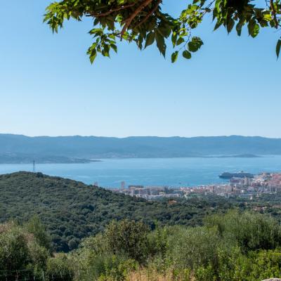 Bien Rare,En position dominante, vue mer panoramique sur le golfe ajaccio, villa f5 ALATA, 2000m² de terrain piscinable