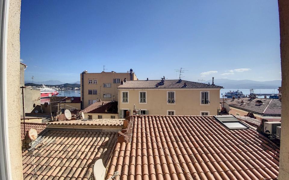 Vente T2 rénové proche cours Napoléon Centre ville - AJACCIO