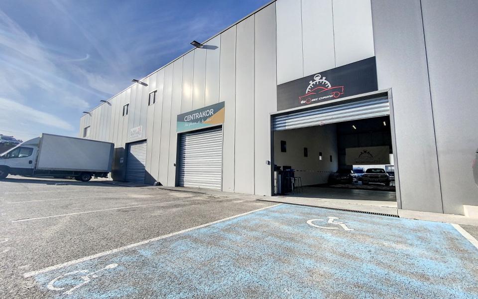 A VENDRE LOCAL PROFESSIONNEL AJACCIO