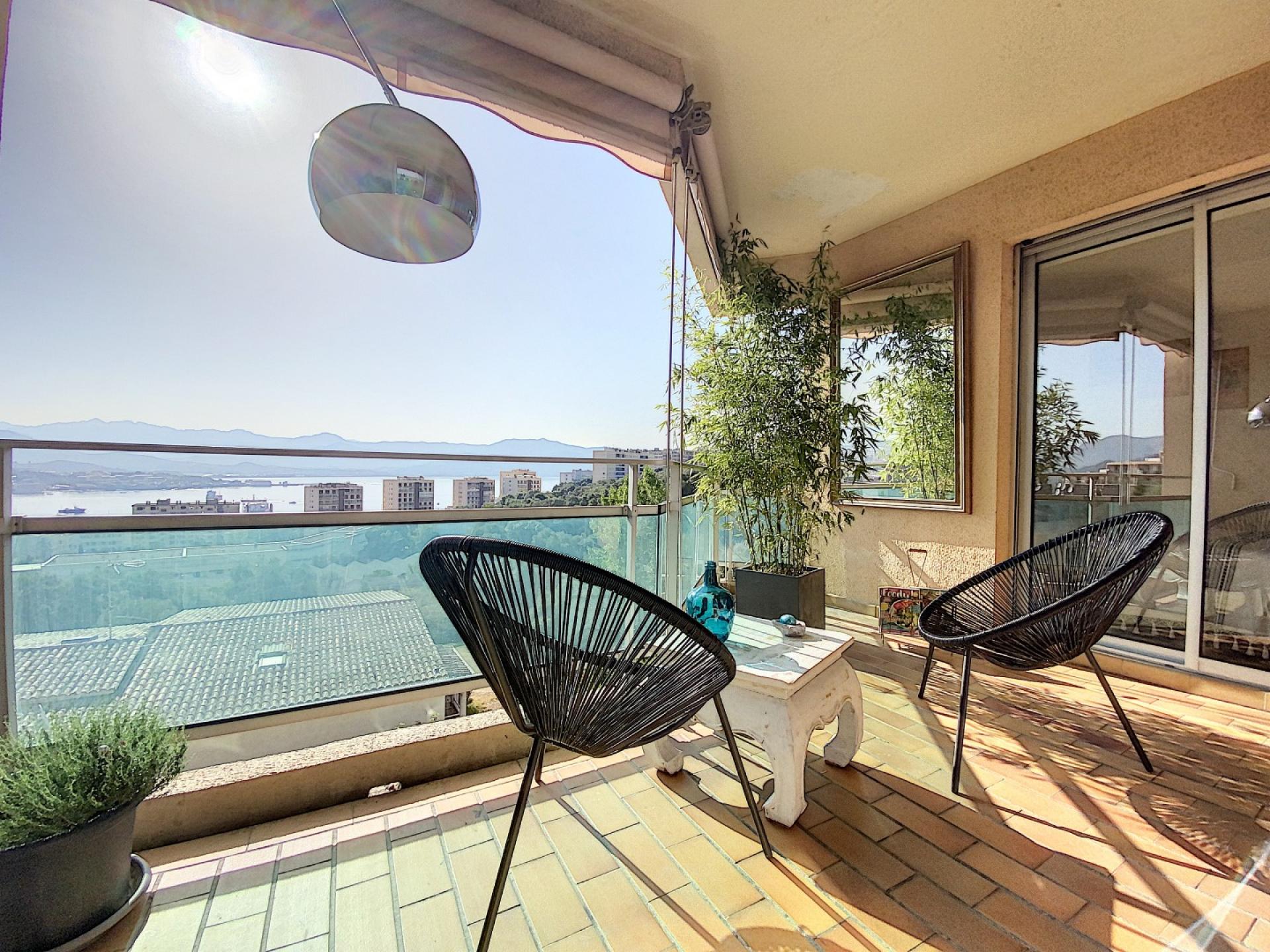 A vendre appartement F2 Ajaccio vue mer