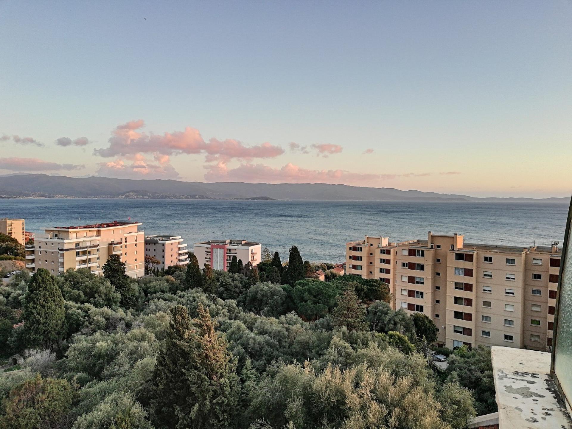 En Corse A Ajaccio Un Splendide F2 3 Vue Mer Panoramique Avec