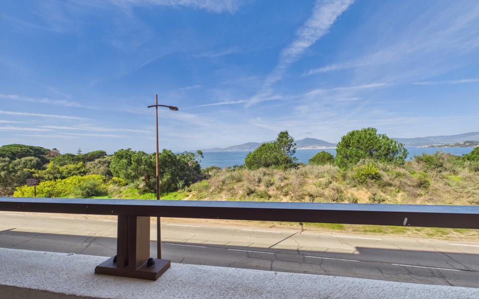 Vente F2 récent en bord de plage et Vue Mer - Miniature 3