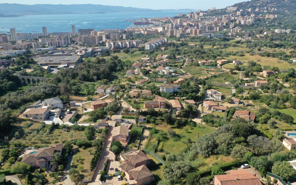 A vendre un terrain constructible à Ajaccio - Finosello