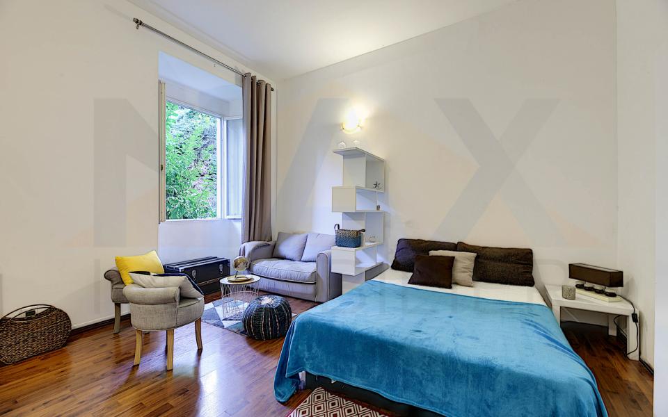 En Corse, à AJACCIO, à proximité immédiate du Cours Napoléon et du TRIBUNAL, Vente d'un appartement de type F1 rénové - IDEAL INVESTISSEUR