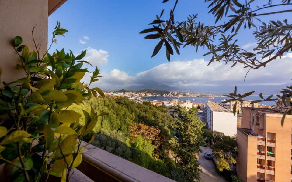 F2 à vendre secteur du Laetitia avec 2 terrasses et une jolie vue mer - Ajaccio