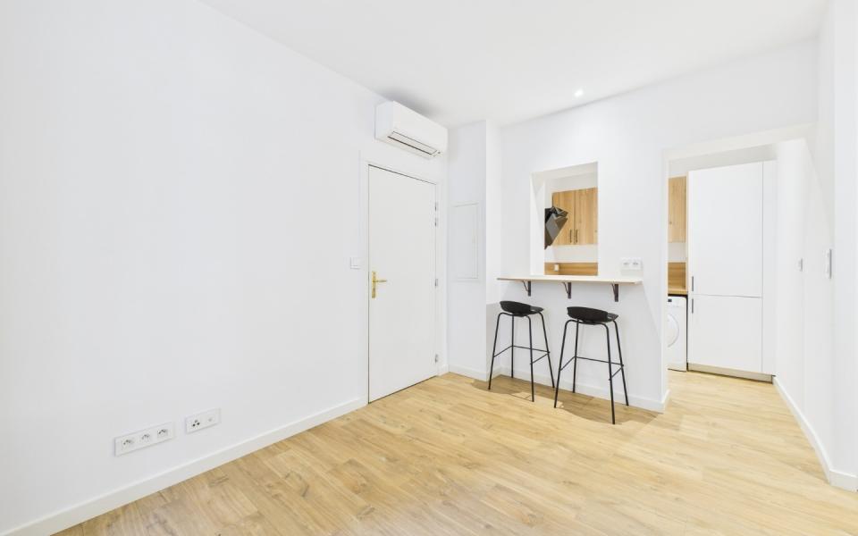 F2 A VENDRE RUE ROSSI AJACCIO