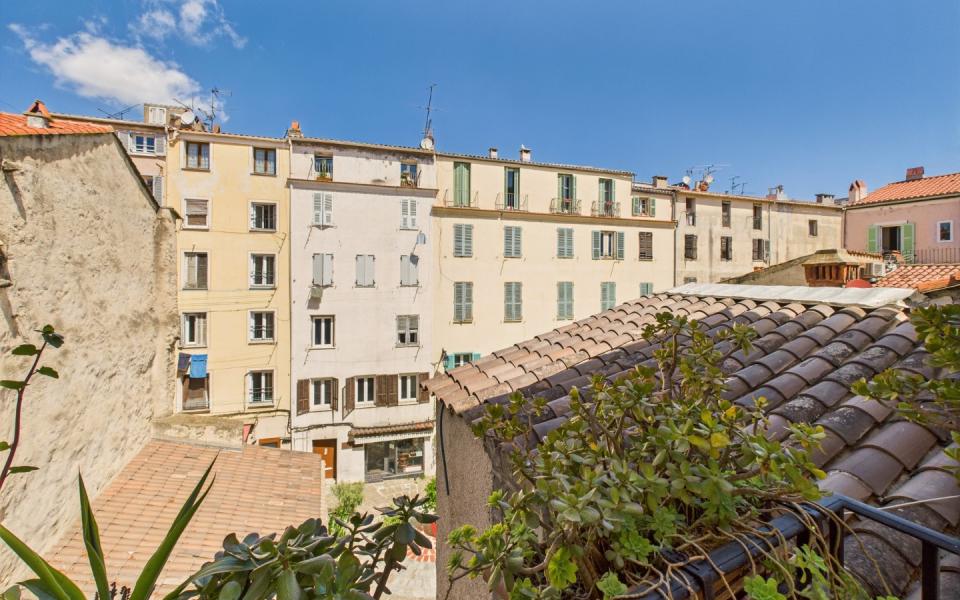 F2 VIEILLE VILLE