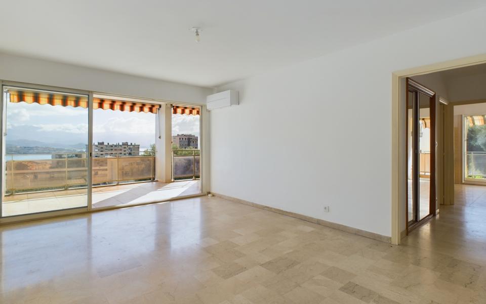 F3 à vendre avec terrasse secteur Laetitia à Ajaccio