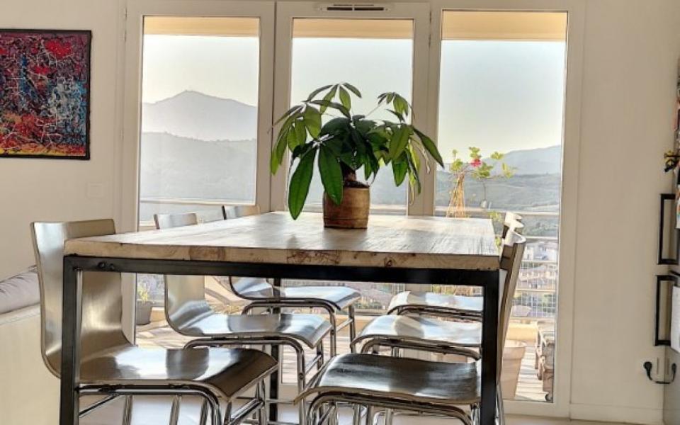 F3 à louer Le Belvedere -Vazzio coin repas