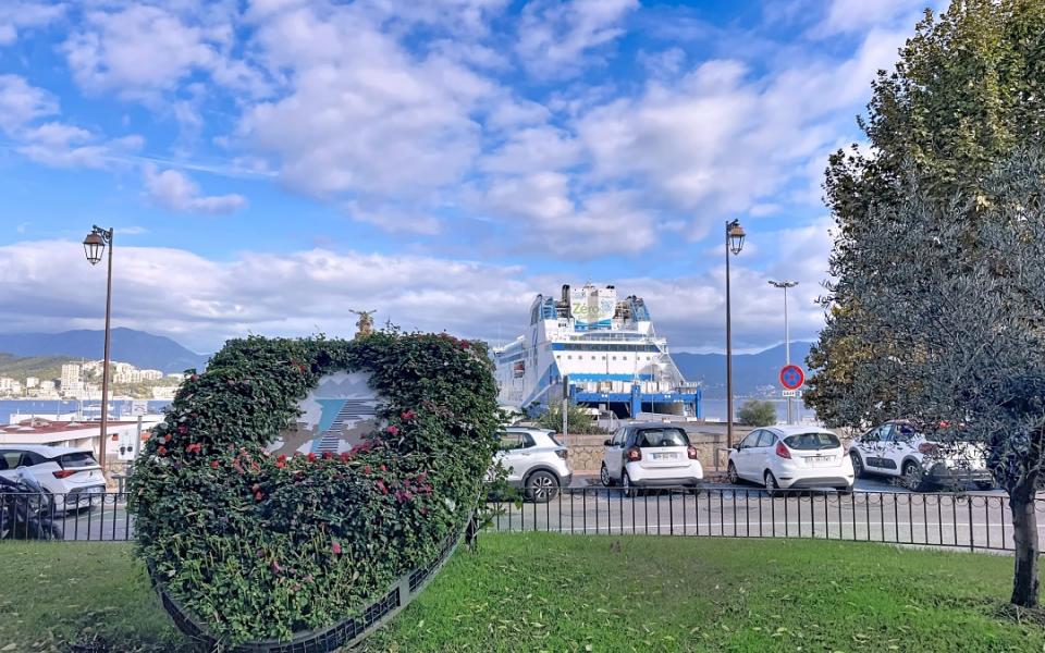 Local professionnel à louer cours Napoléon à Ajaccio