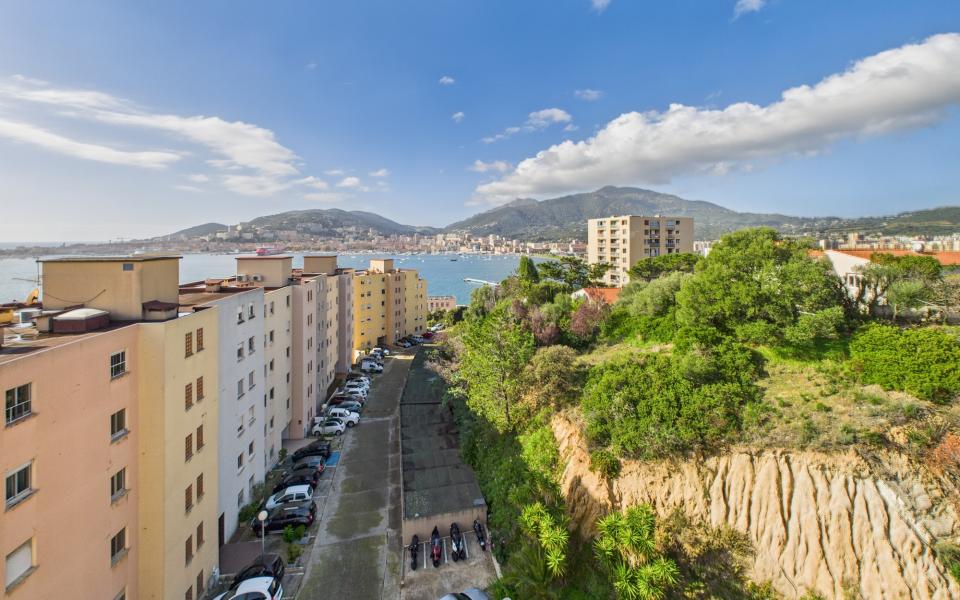 Vendre appartement F4 à Ajaccio : Vue mer, proche plages et centre-ville - Miniature 15