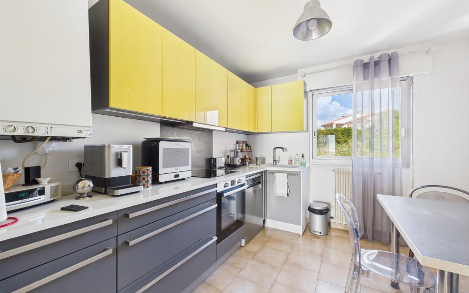 Vendre appartement F4 à Ajaccio : Vue mer, proche plages et centre-ville - Miniature 4