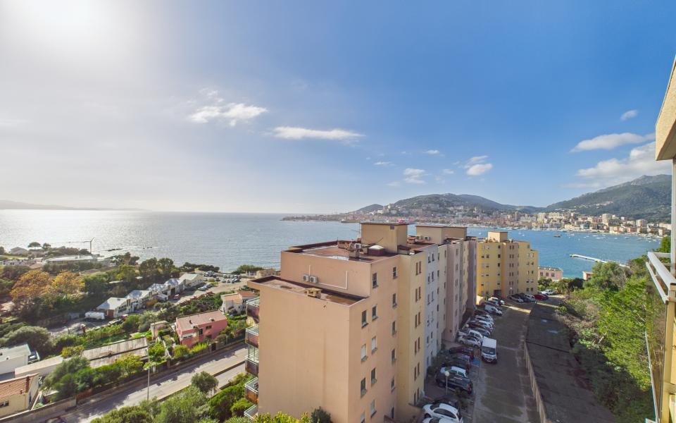 Vendre appartement F4 à Ajaccio : Vue mer, proche plages et centre-ville