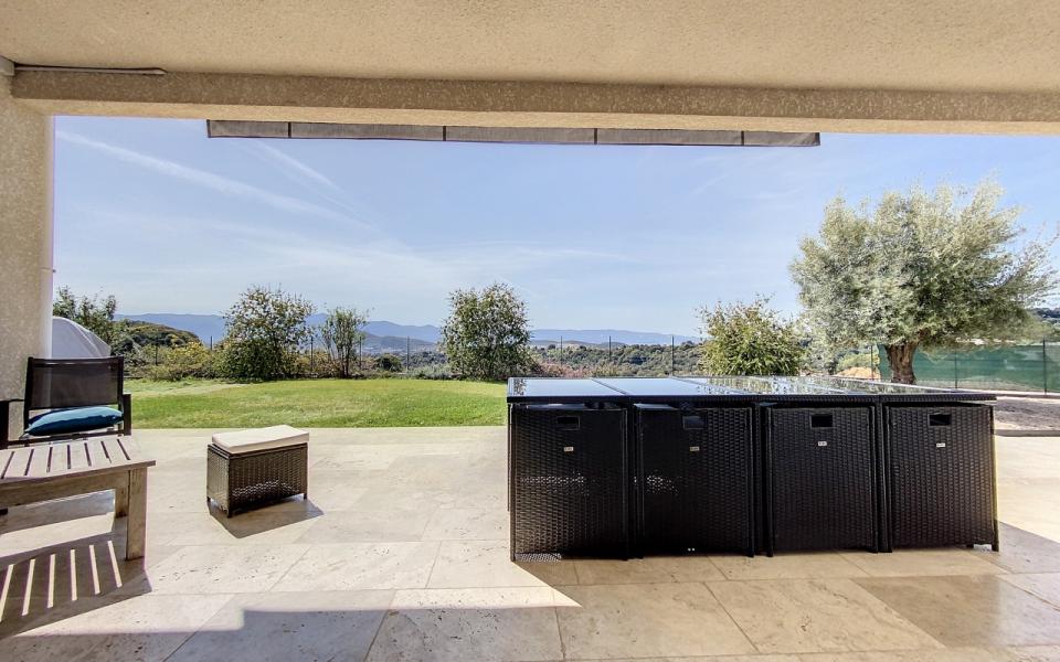 Vente d'un F4 de standing avec jardin près d'Ajaccio à ALATA