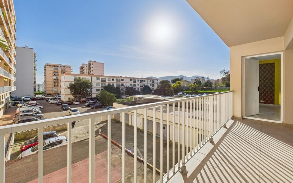 F4 RESIDENCE DES FLEURS