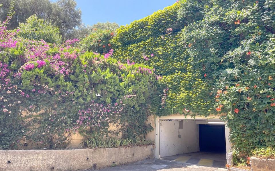 En Corse à Ajaccio location d'un garage quartier Aloès