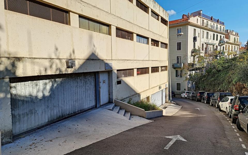 Garage à louer rue Chanoine Maestroni