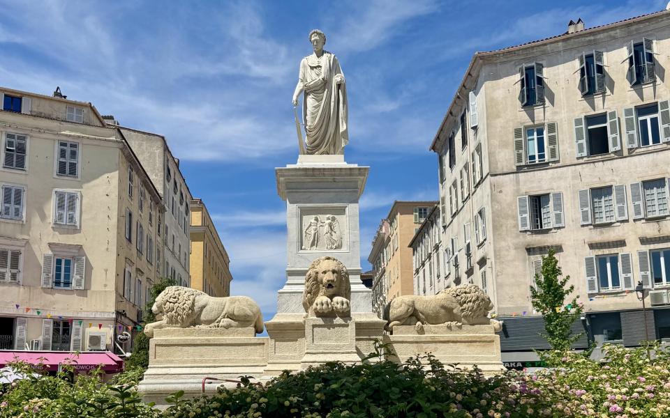 F2-3 A VENDRE RUE BONAPARTE