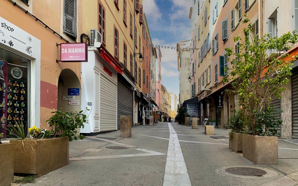 MURS 13 RUE FESCH AJACCIO