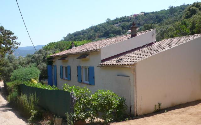 Maison de type F2, proche de la plage.