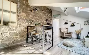  F2 meublé à louer BD Maglioli  séjour 